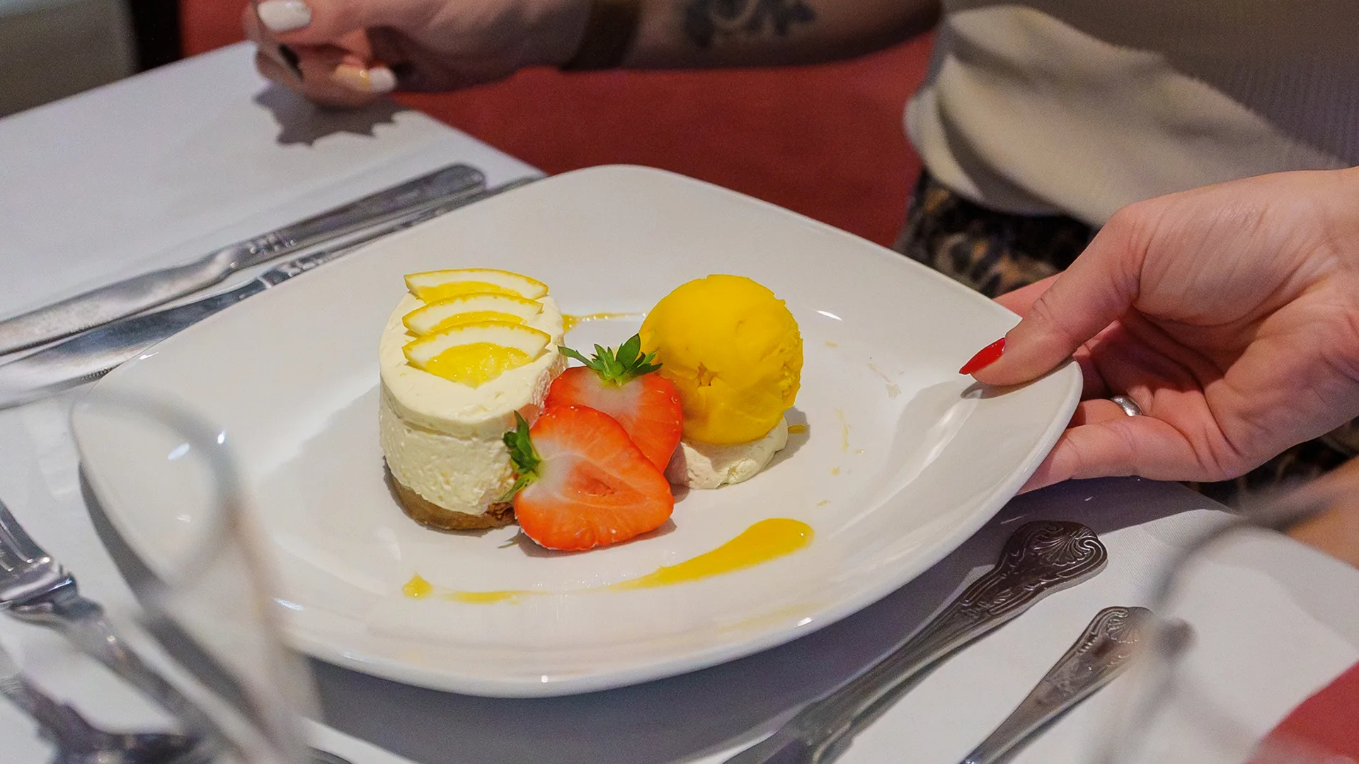 A mouthwatering lemon cheesecake and more.